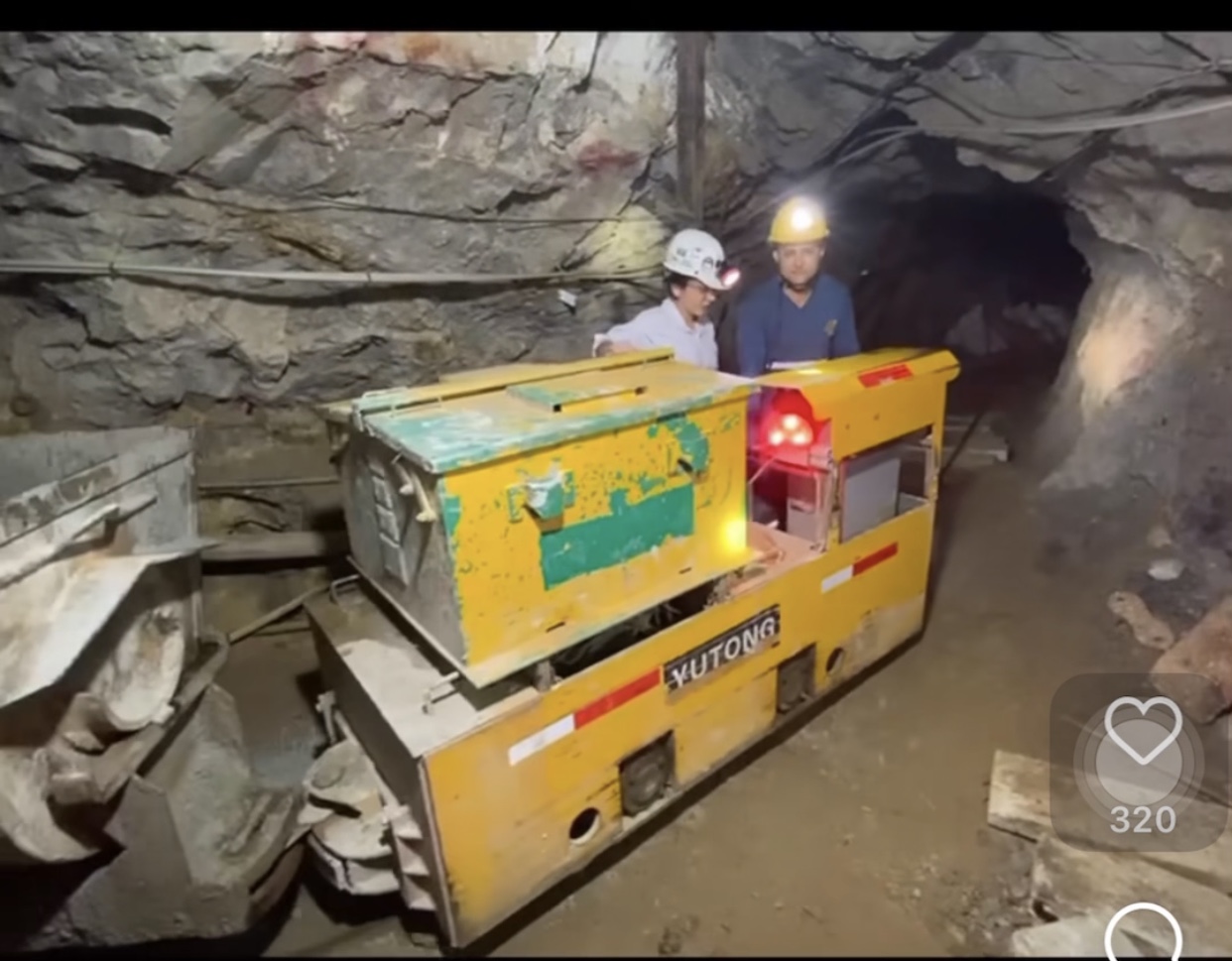 Видео отзывов о 2,5-тонном аккумуляторном локомотиве с золотодобычи