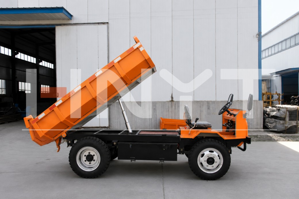 Mining dump truck with the cargo raised for hydraulic inspection.jpg Mining dump truck with the cargo raised for hydraulic inspection.jpg