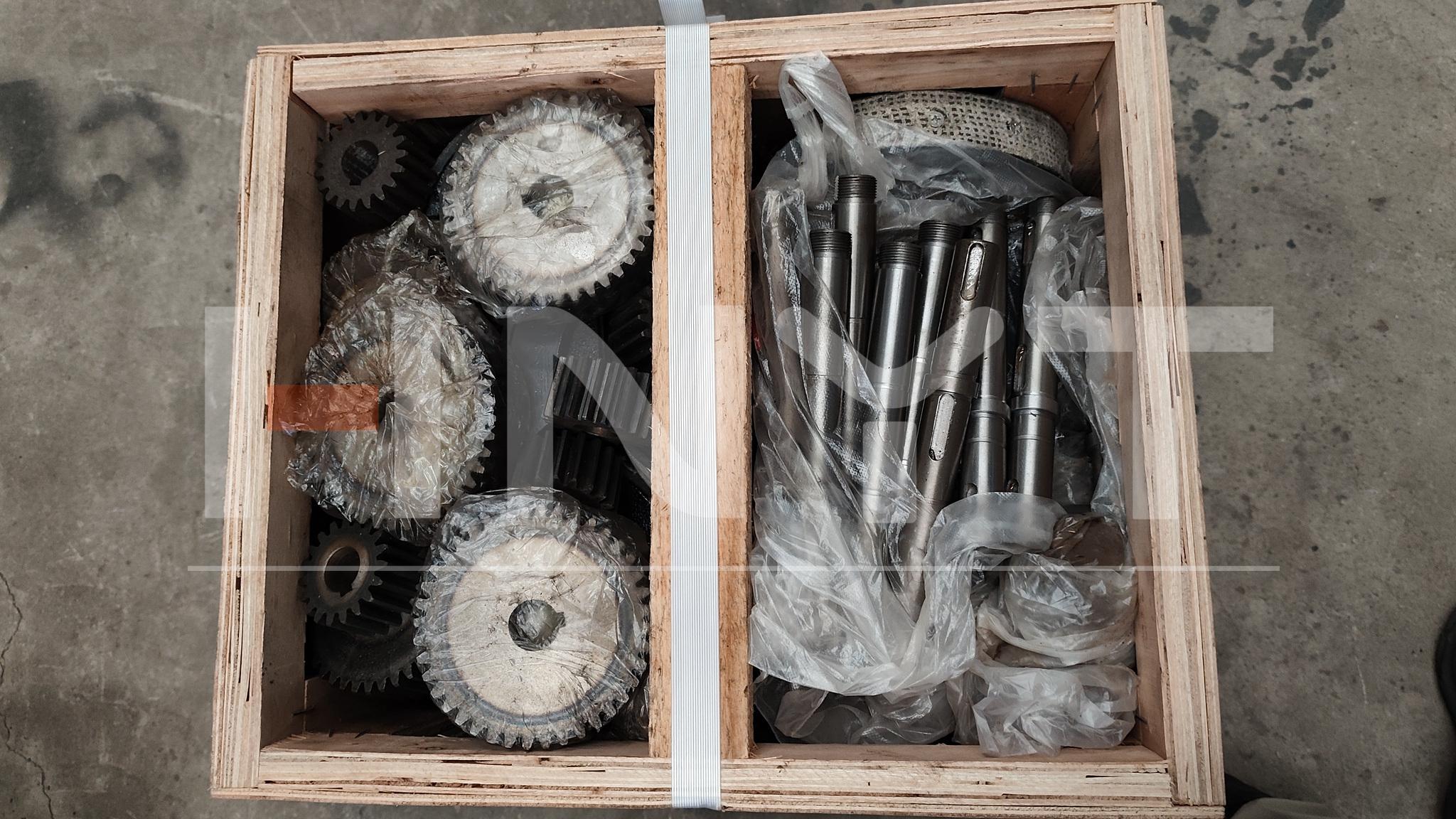 02-components-wooden-case.jpg 02-components-wooden-case.jpg