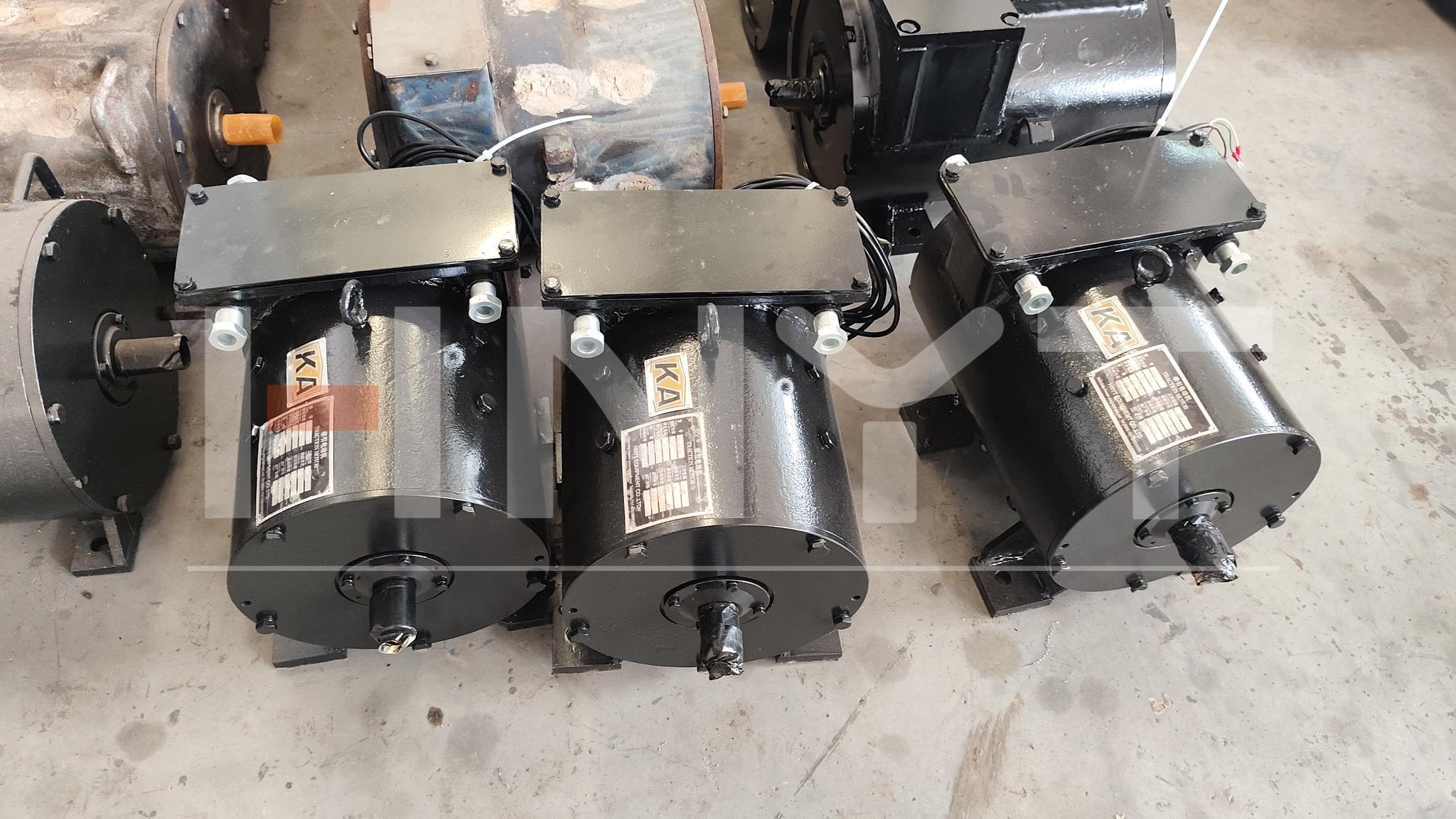 03-traction-motors.jpg 03-traction-motors.jpg